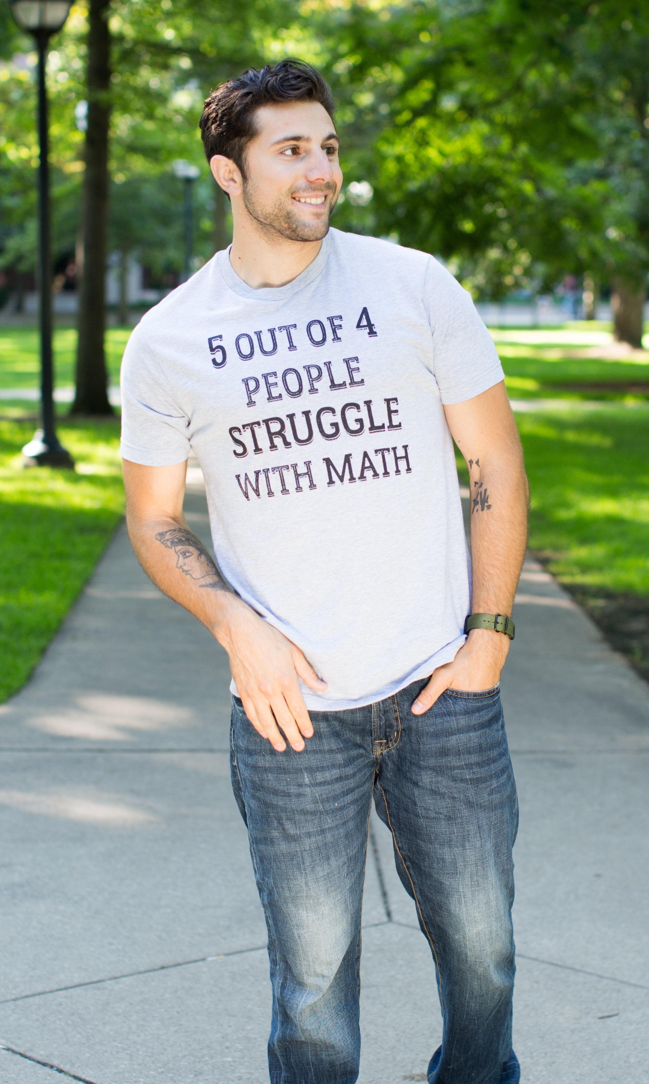 5 of 4 People Struggle with Math | Funny School Teacher Teaching Joke T-shirt - Men's/Unisex